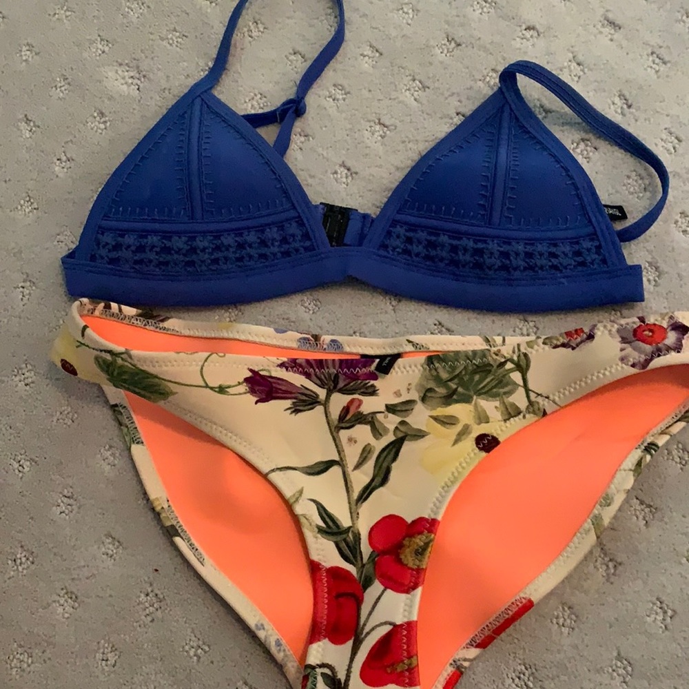 Triangl size XS bathing suit